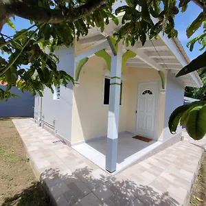 Camping Do-lambis Et Do-corrosol, Baie-Mahault